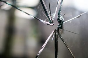 Réparer un fissure de vitre - Votre Artisan Vitrier